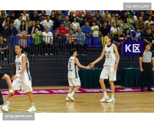 四川青年女篮张梓涵决赛空切上篮轻盈 周希羽内线拼抢积极